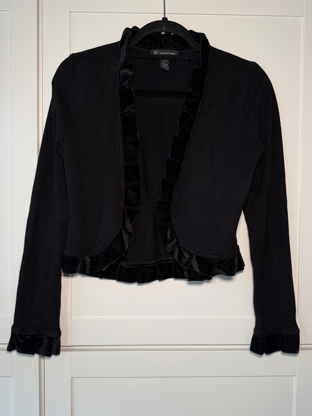 Y2K INC Black Velvet Trim Cropped Cardigan Sweater Gothic Romantic Fairy Grunge